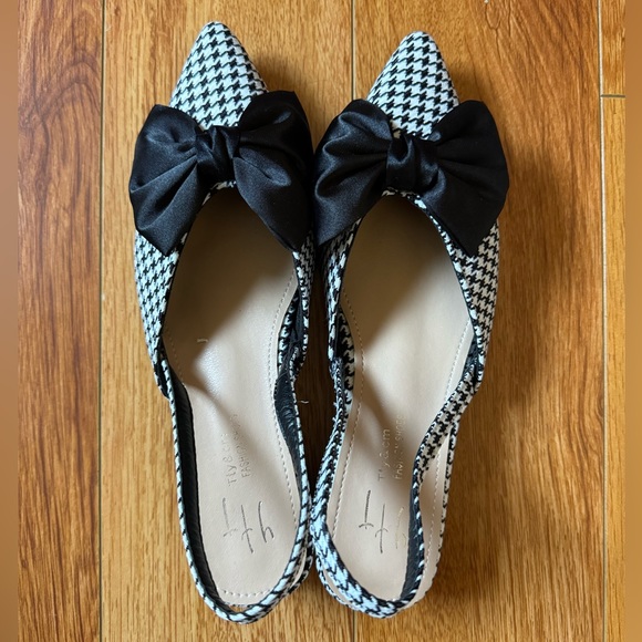 NWOT Pointed Bow Knot Low Heel Sandals in Black/White - Picture 3 of 6